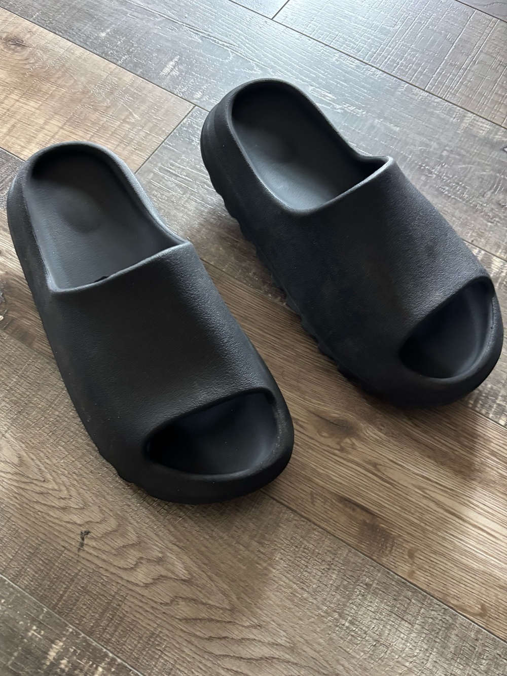 Yeezy Men's Black Foam Slides